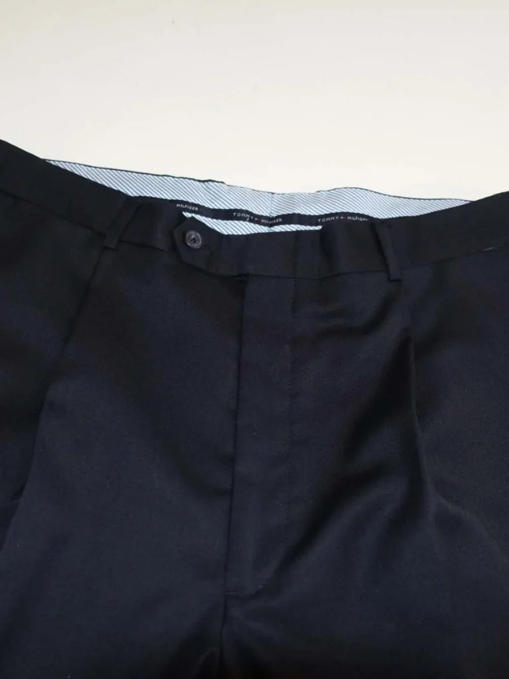 Tommy Hilfiger Men's 2 Button Suit Size 42 Long 35 x 31 Navy Blue 100% Wool 42L